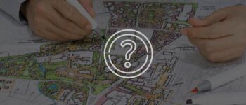 point d’interrogation sur fond d’un plan d’une commune